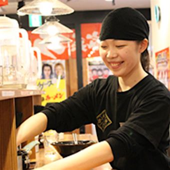 入社祝金50万円！上場企業！人気の家系ラーメン店の店舗運営！ワークライフバランスとキャリアアップの両立可能！
