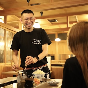 天神駅直結！行列店で未経験から本場の焼き技を習得◆新生活20万◆昇給・昇格年4回